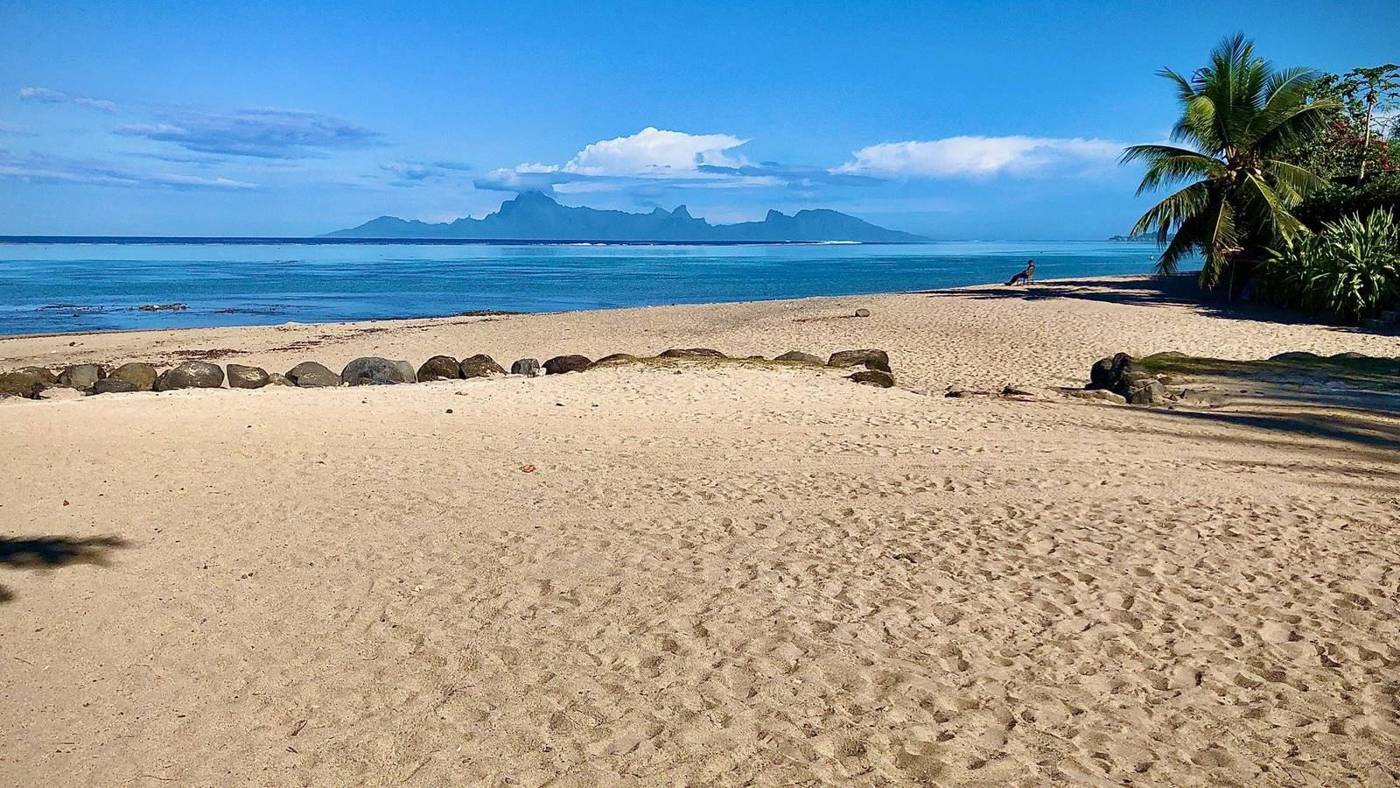 La plage de sable blanc de Vaiava, face à Moorea