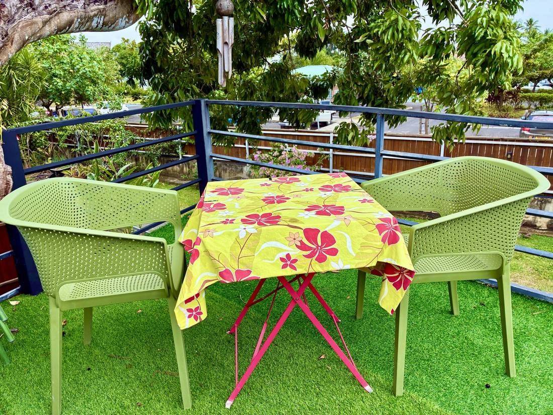 Table sur la terrasse perchée